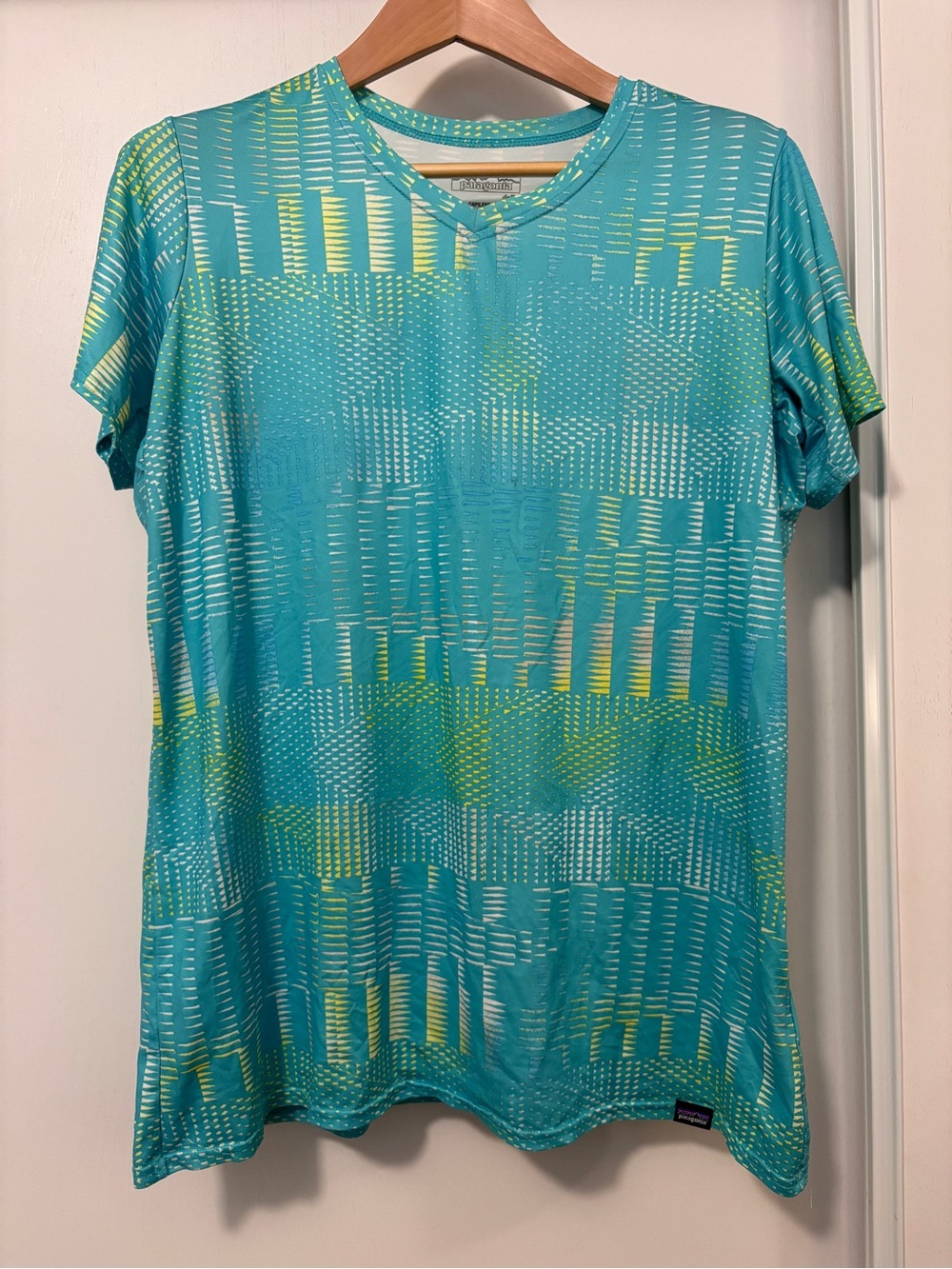 Patagonia Women Capilene Baselayer Short Sleeve Shirt Size XL Strataspire VNeck